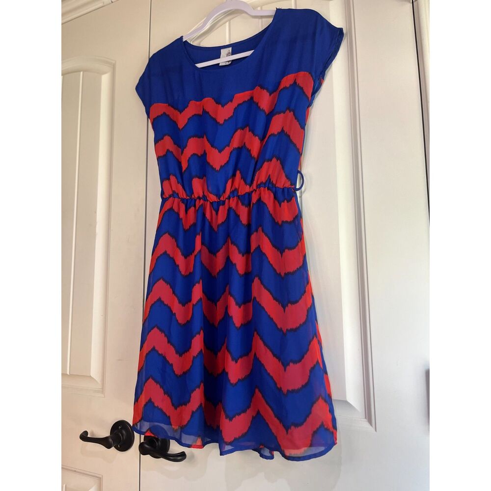 Francesca's Collections Dress Womens M Blue Red Chevron Print Cap Sleeve
